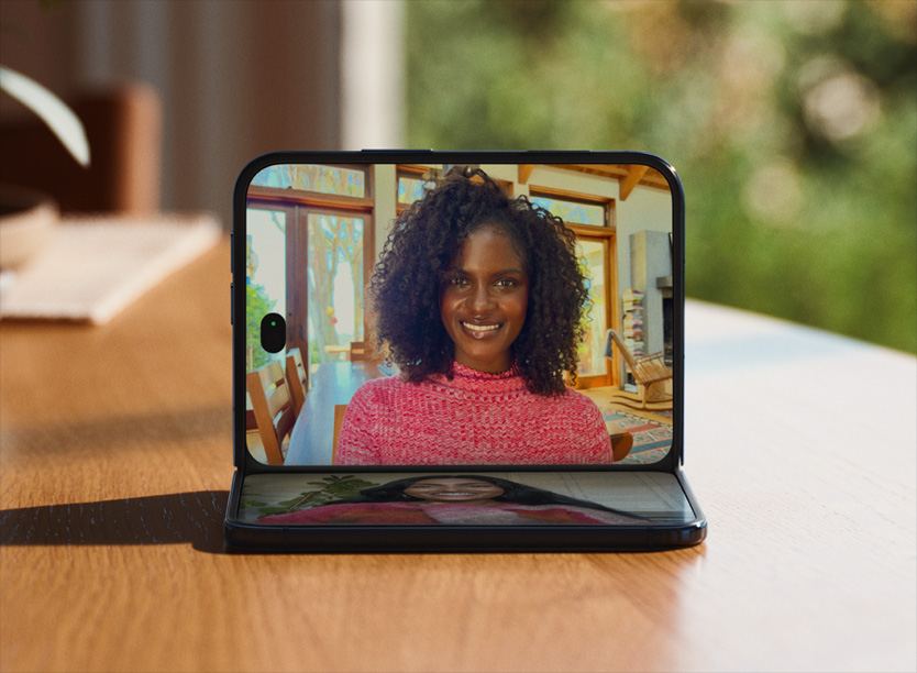 Duo FaceTime on the inner panel — a second shape, not a camera-bump refresh